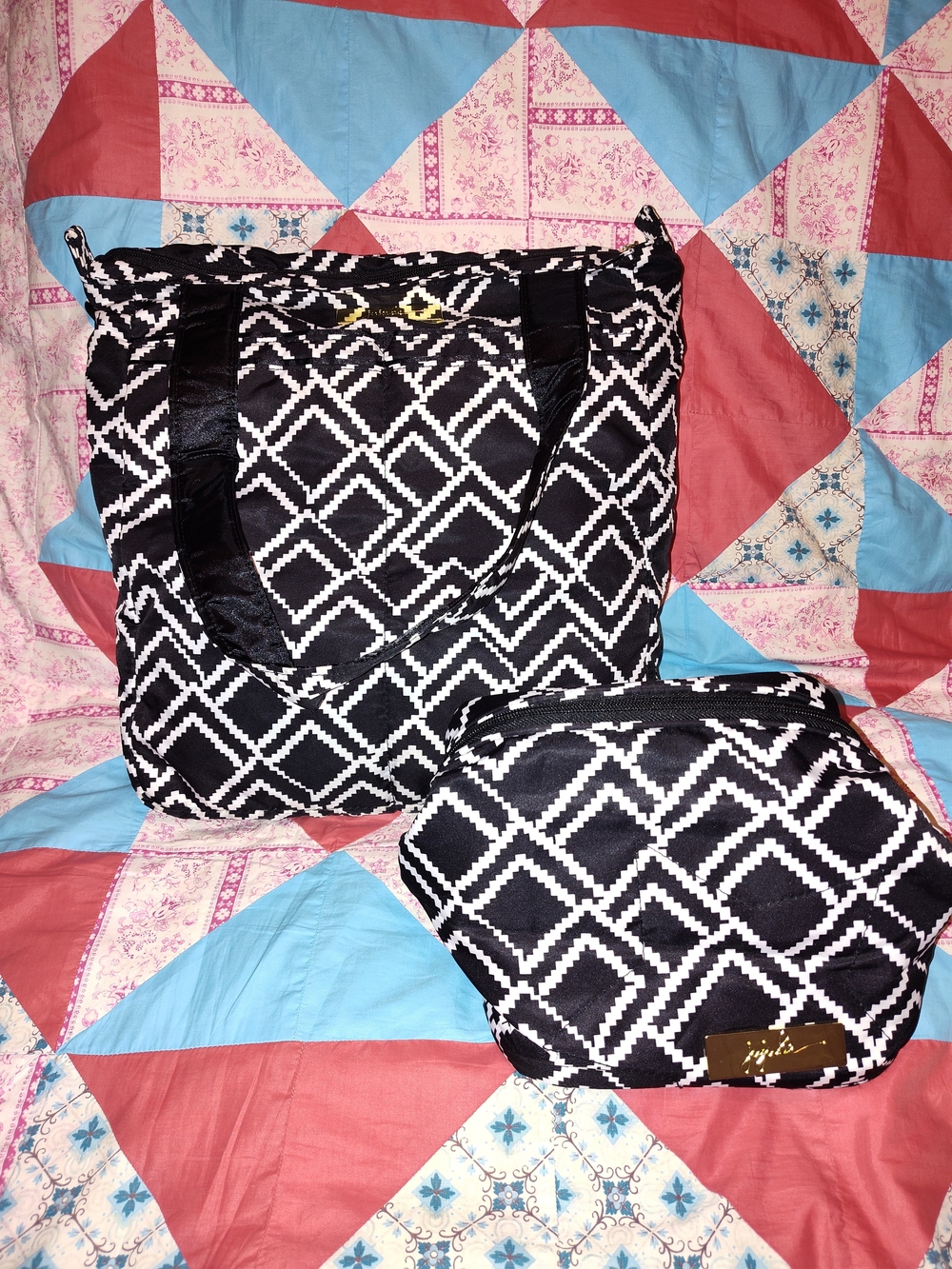Ju-Ju-Be set - Black & White Geometric Tote and Pouch